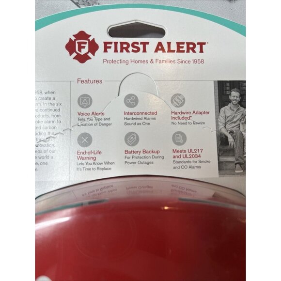 First Alert Smoke & Carbon Monoxide Alarm Battery Powered w/ Voice Alert - Picture 5 of 7